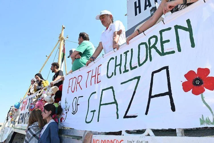 Israele attacca e blocca la nave Handala. Il comunicato stampa di Freedom flottilla coalition